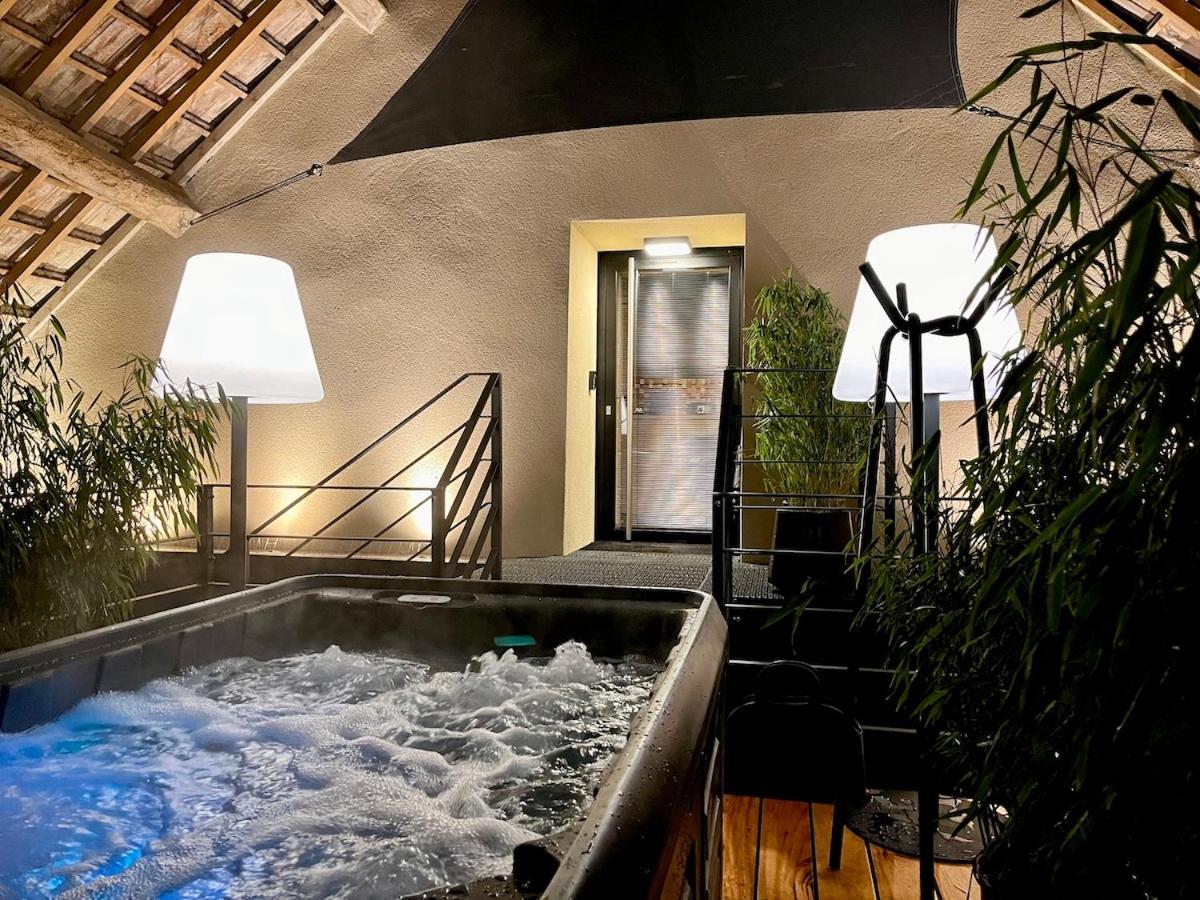 Le Studio Des Pres Verts Suite Design Avec Jacuzzi Privatif Jouey Exteriör bild
